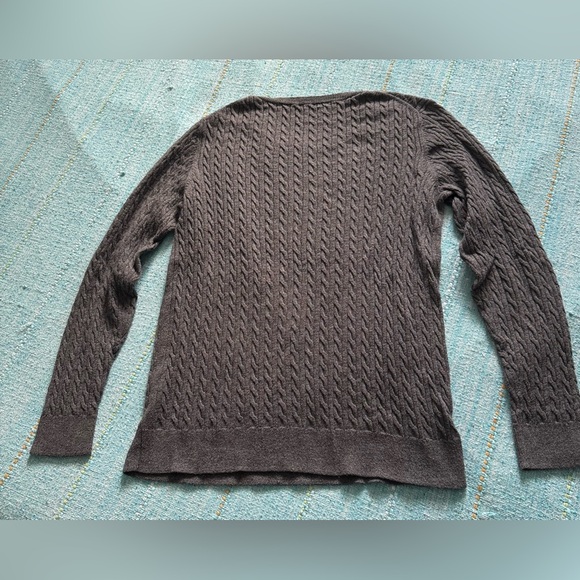 Lightweight open crew neck top . - Picture 3 of 3